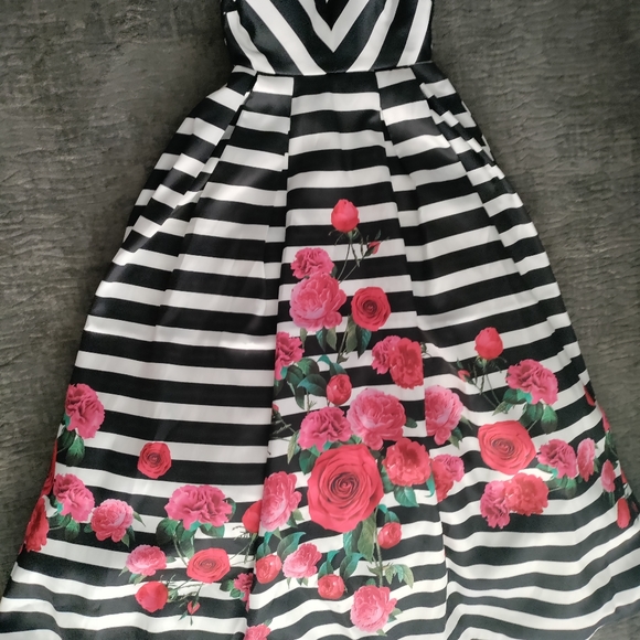 Dress - Picture 1 of 4